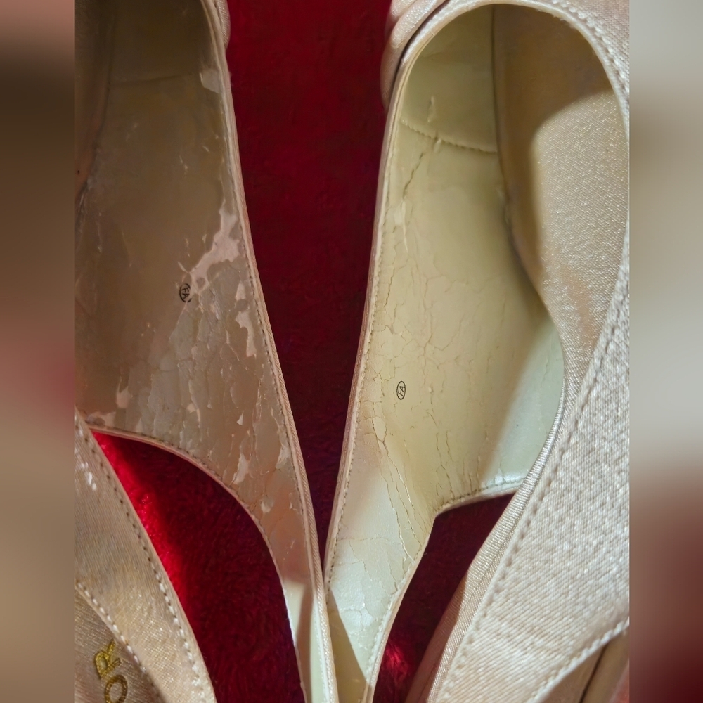 Metaphor Champagne Satin Pointed-Toe Slingback Heels w/Leather Sole-Size 8.5 - Picture 9 of 9